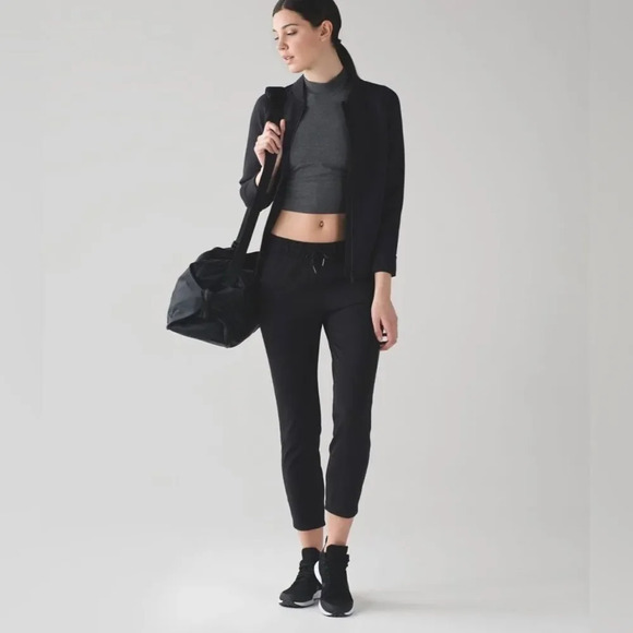 Lululemon On The Fly Pant *28" black pockets elastic waist + tie stretch ankle - Picture 2 of 9